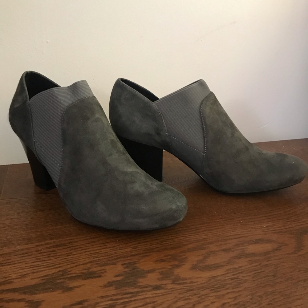 Vaneli | Grey Suede Booties